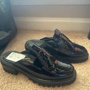 New Aerosoles Black Patent Leather Loafers with chunky sole size 7